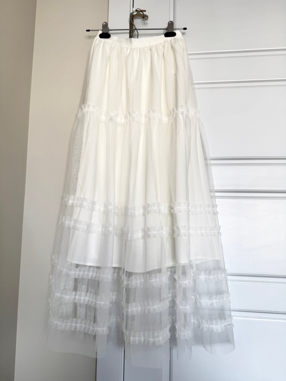 brand new Women's White Tiered Tulle Maxi Skirt - Picture 3 of 9